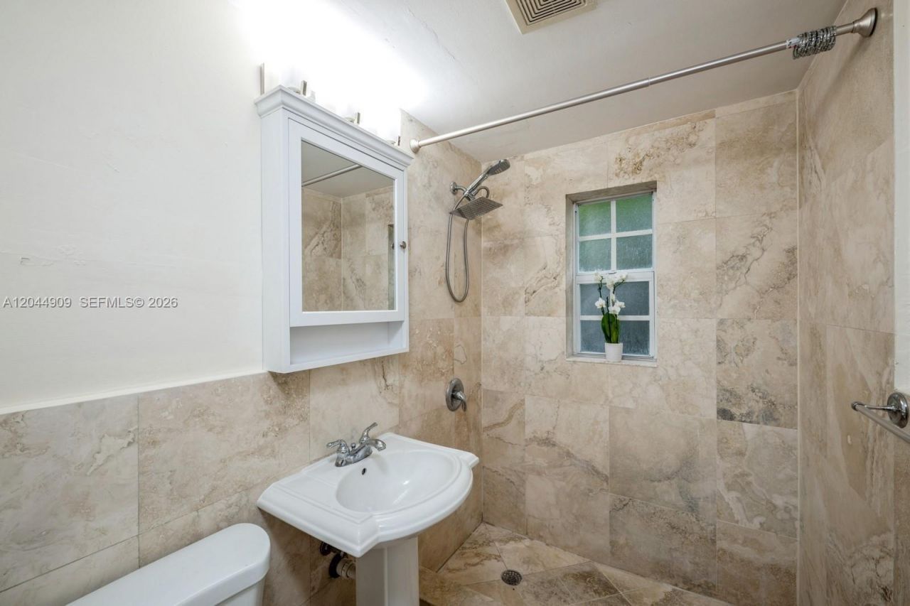 237 Madeira Ave, Unit 3, Coral Gables, FL 33134 Photo