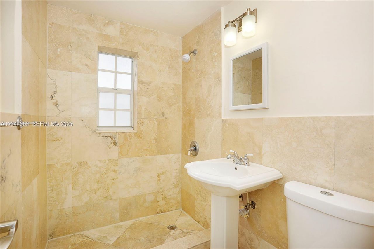 237 Madeira Ave, Unit 3, Coral Gables, FL 33134 Photo