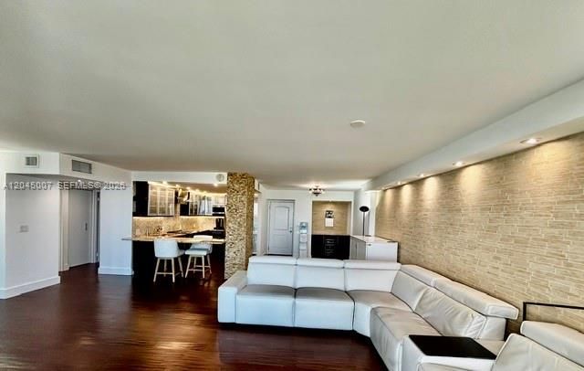 100 Bayview Dr, Unit 2124, Sunny Isles Beach, FL 33160 Photo