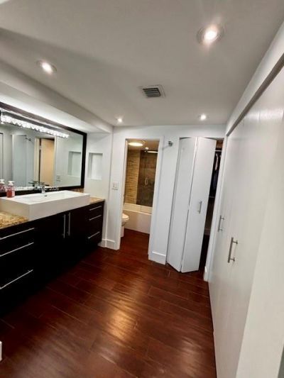 100 Bayview Dr, Unit 2124, Sunny Isles Beach, FL 33160 Photo