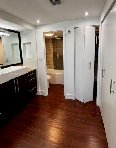 100 Bayview Dr, Unit 2124, Sunny Isles Beach, FL 33160 Photo