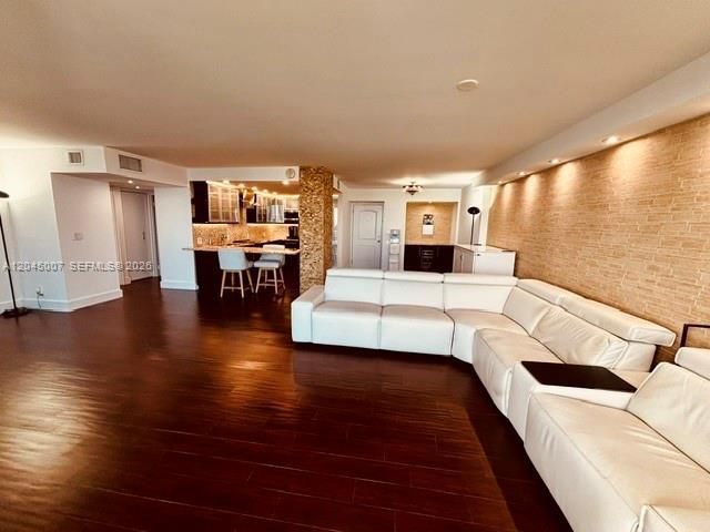 100 Bayview Dr, Unit 2124, Sunny Isles Beach, FL 33160 Photo