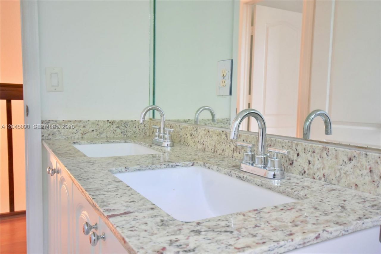 4534 NW 94th Pl , Doral, FL 33178 Photo