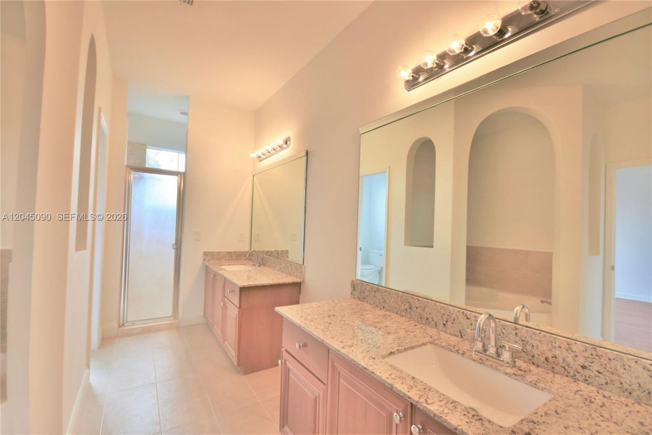 4534 NW 94th Pl , Doral, FL 33178 Photo