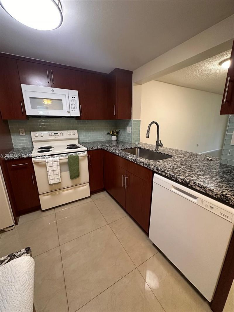 10845 SW 112th Ave , Unit 211, Miami, FL 33176 Photo
