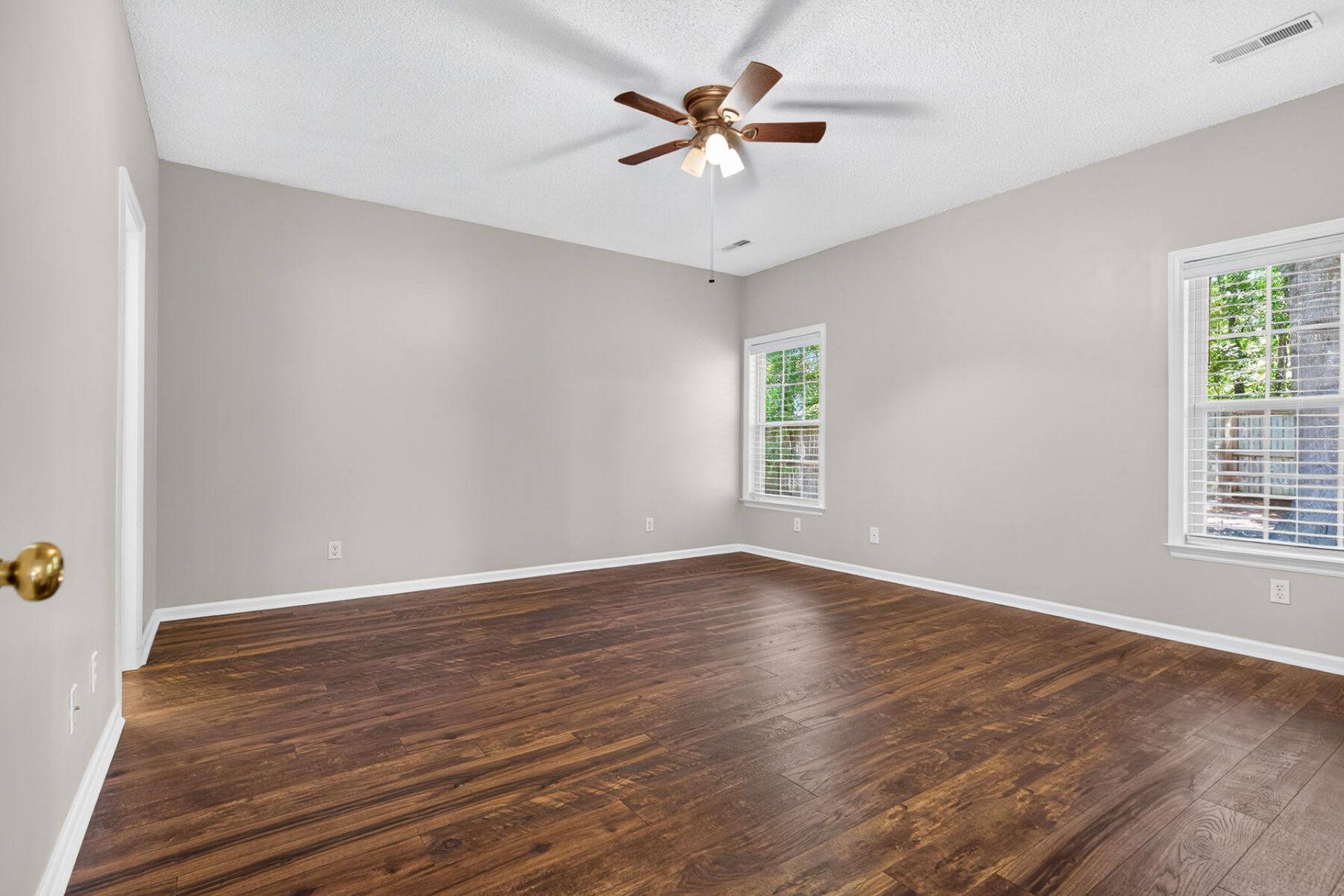 132 Paddock Way Photo 17