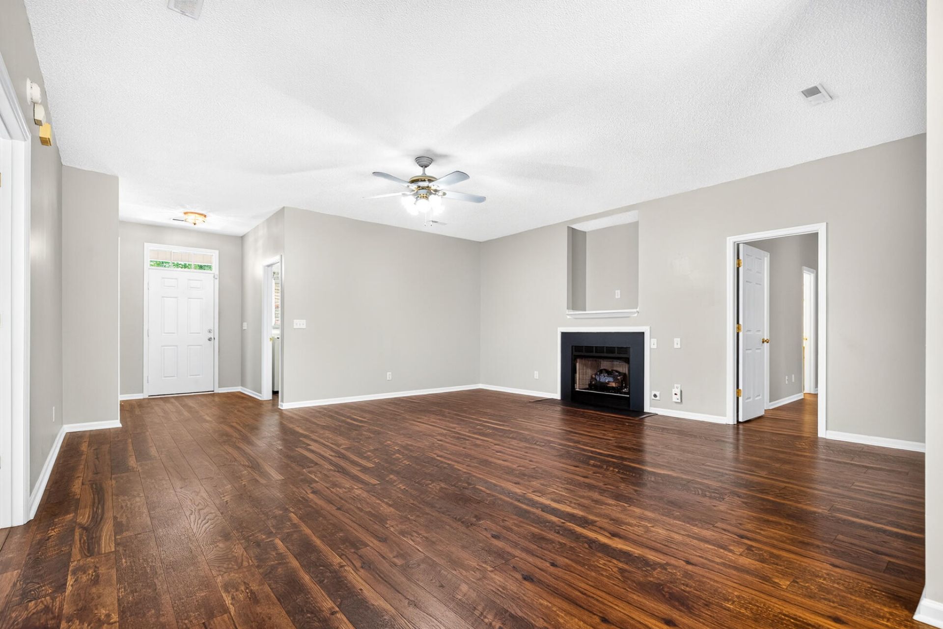 132 Paddock Way Photo 8