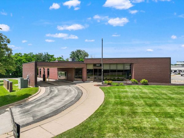1805 John F Kennedy Road, Dubuque, IA 52002