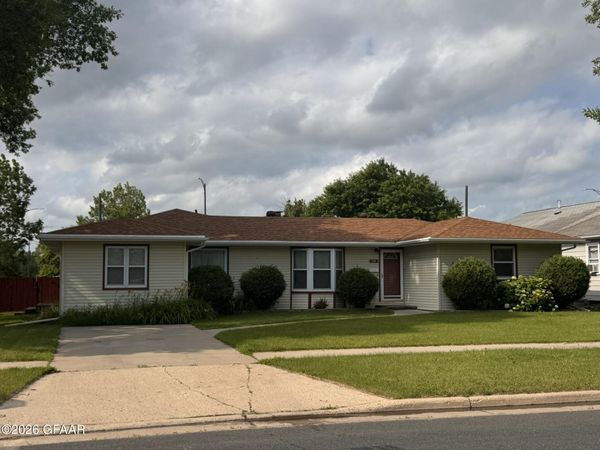 726 13TH Street NW, East Grand Forks, MN 56721