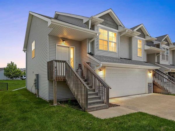 380 Tanglewood Dr, Solon, IA 52333
