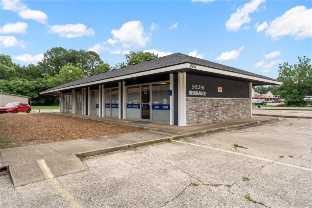 711 S Mount Olive (units 1,2,3) Street, Siloam Springs, AR 72761 Main Photo