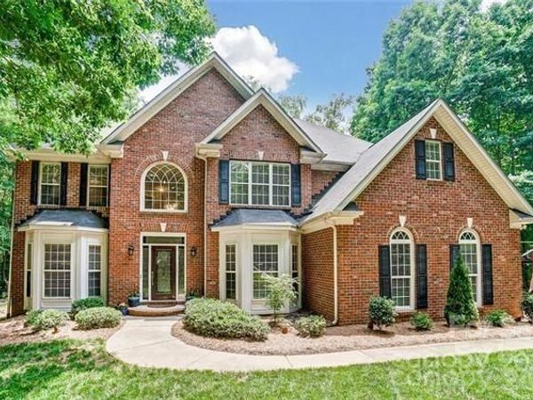 6025 Oakridge Court , Matthews, NC 28104