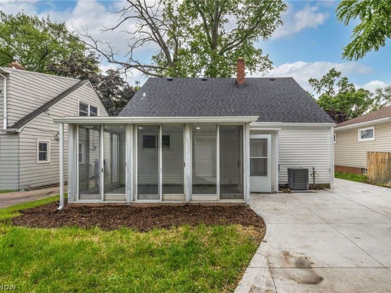 23928 Knickerbocker Road, Bay Village, OH 44140 Photo 4
