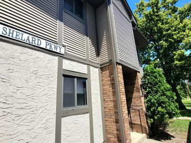 445 Shelard Parkway, Unit 101, Saint Louis Park, MN 55426