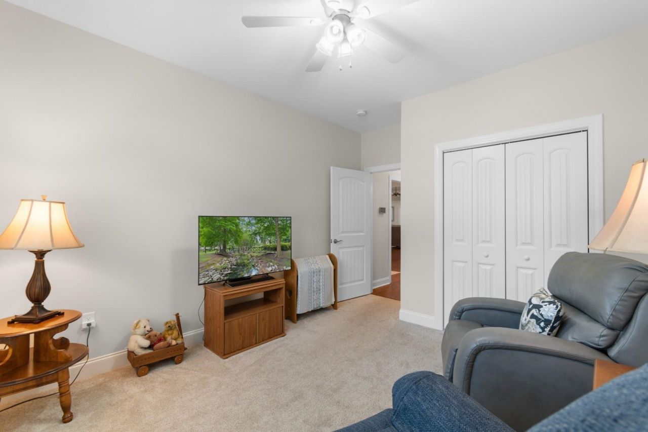 804 Helms Way Photo 23
