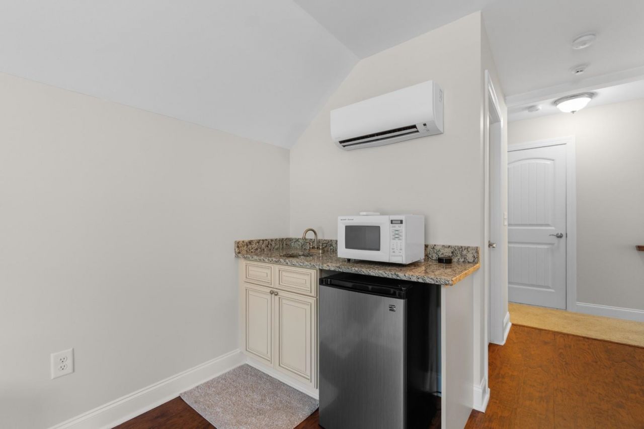 804 Helms Way Photo 27