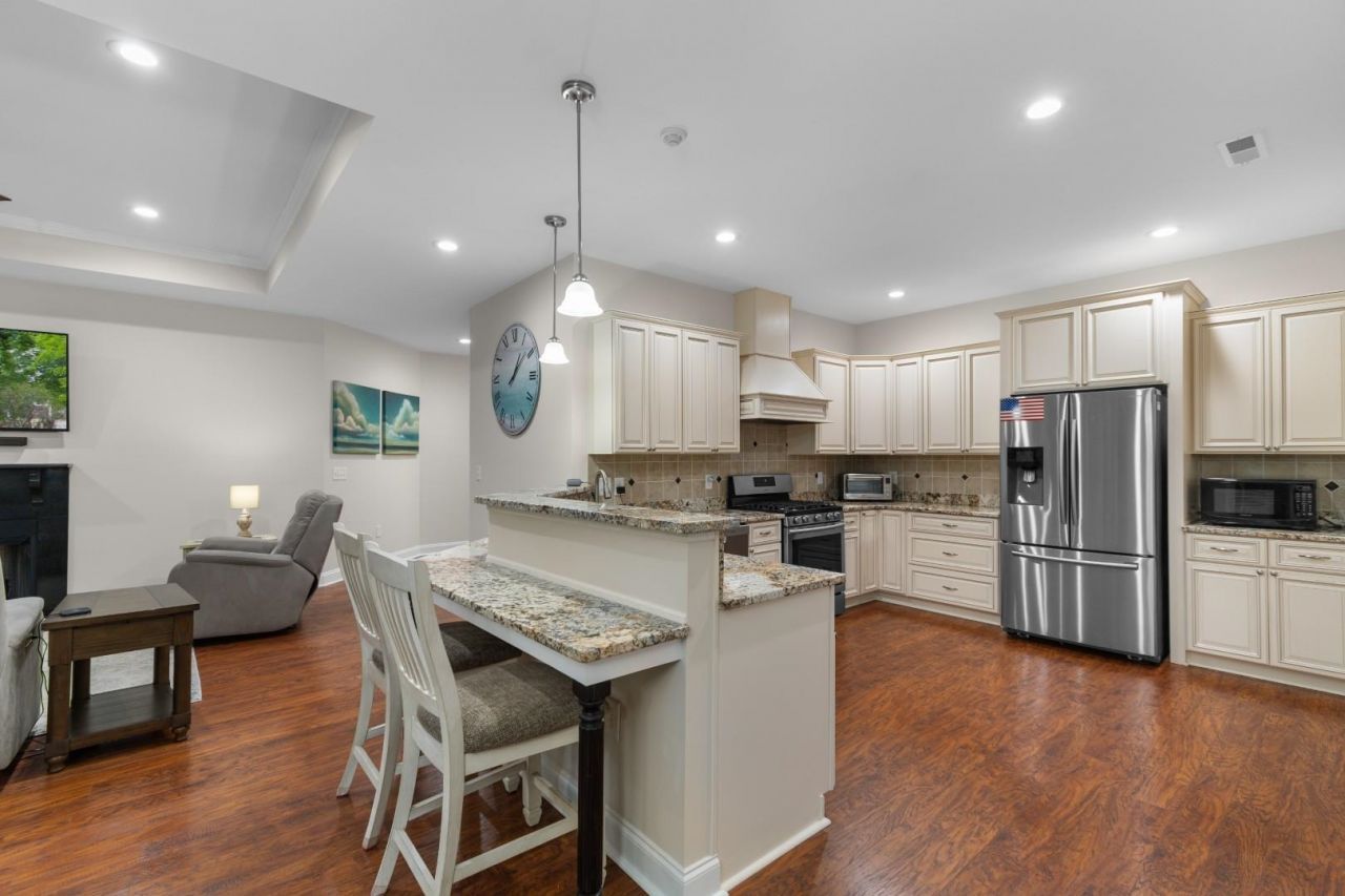 804 Helms Way Photo 4