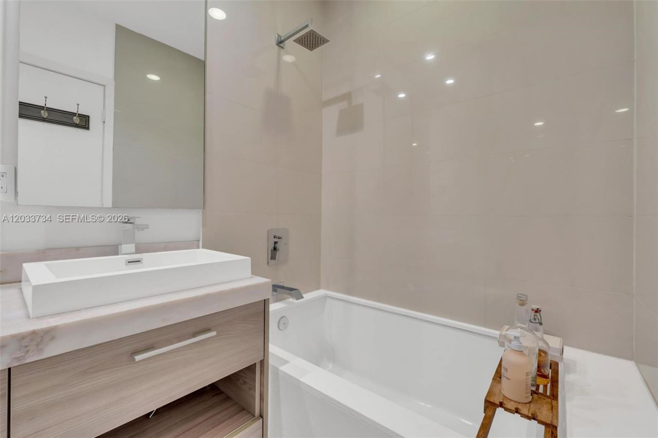 1300 S Miami Ave , Unit PH5110, Miami, FL 33130 Photo