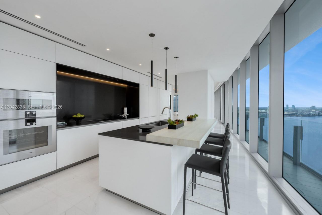 300 Biscayne Boulevard Way , Unit 2701, Miami, FL 33131 Photo