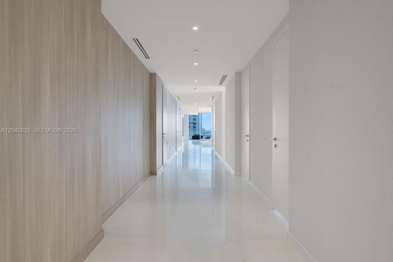 300 Biscayne Boulevard Way , Unit 2701, Miami, FL 33131 Photo