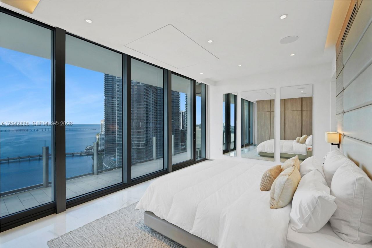 300 Biscayne Boulevard Way , Unit 2701, Miami, FL 33131 Photo