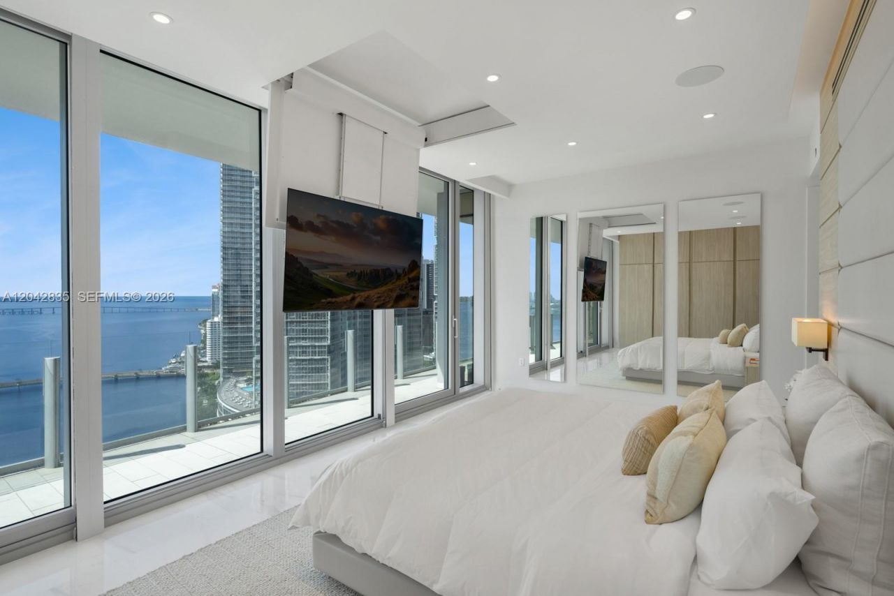 300 Biscayne Boulevard Way , Unit 2701, Miami, FL 33131 Photo