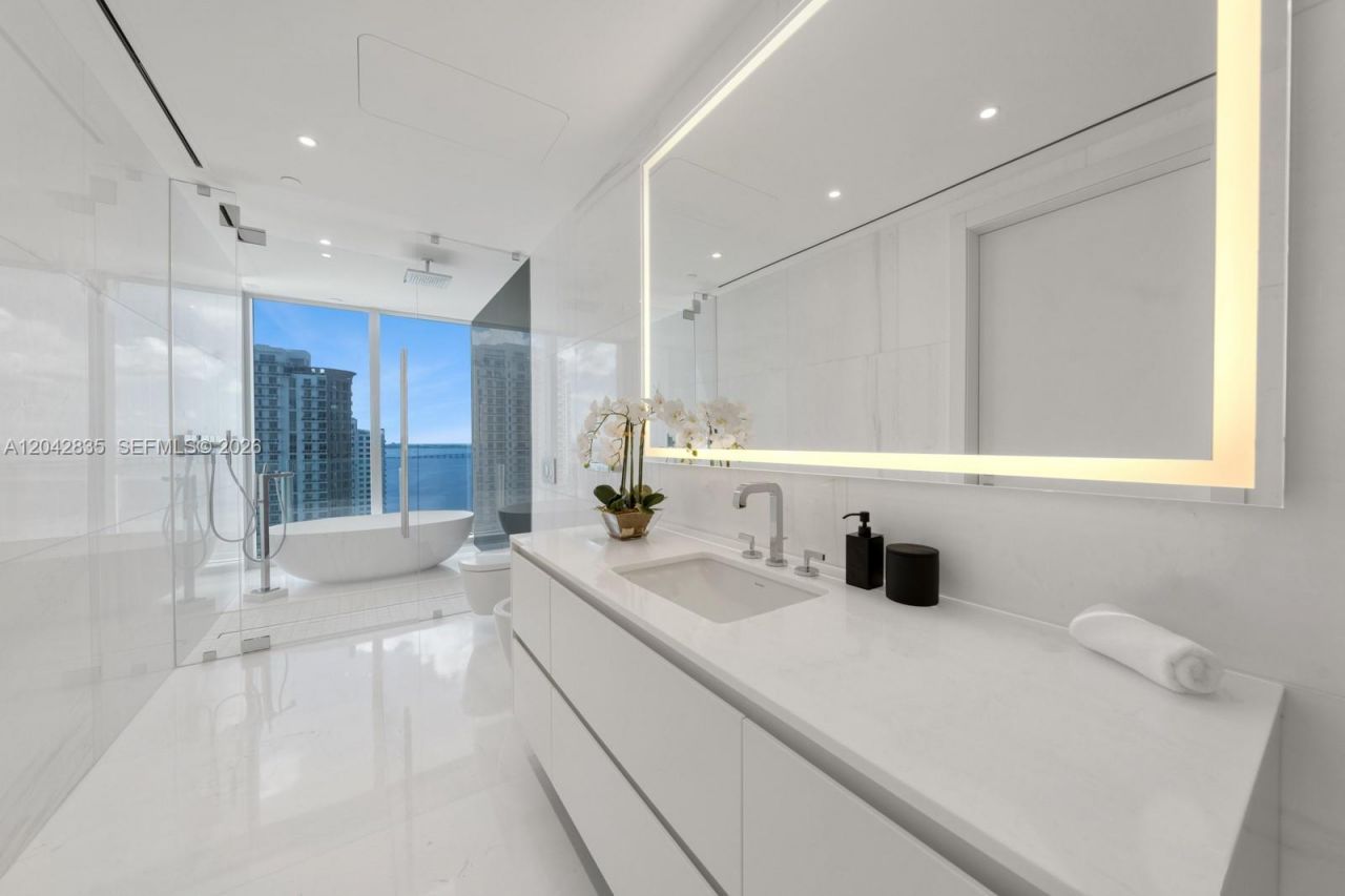 300 Biscayne Boulevard Way , Unit 2701, Miami, FL 33131 Photo