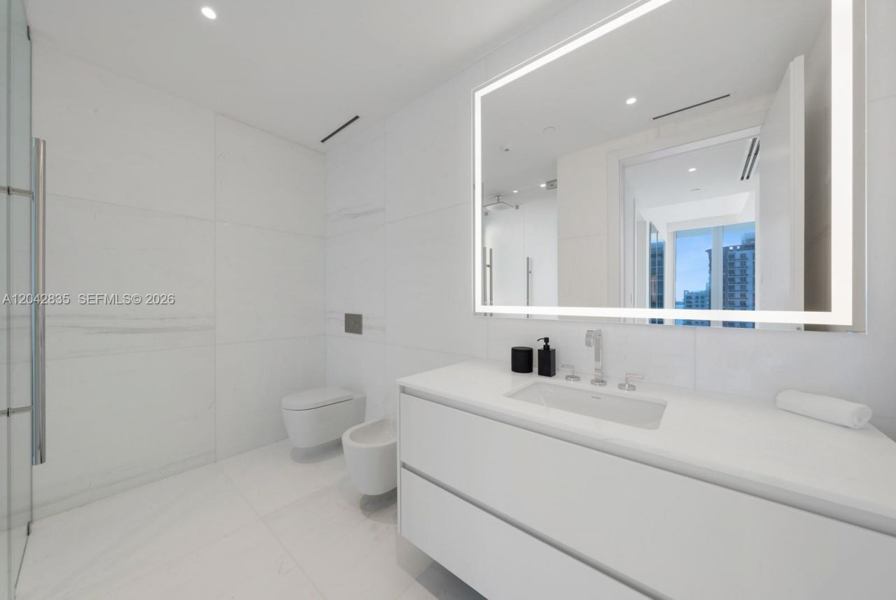300 Biscayne Boulevard Way , Unit 2701, Miami, FL 33131 Photo
