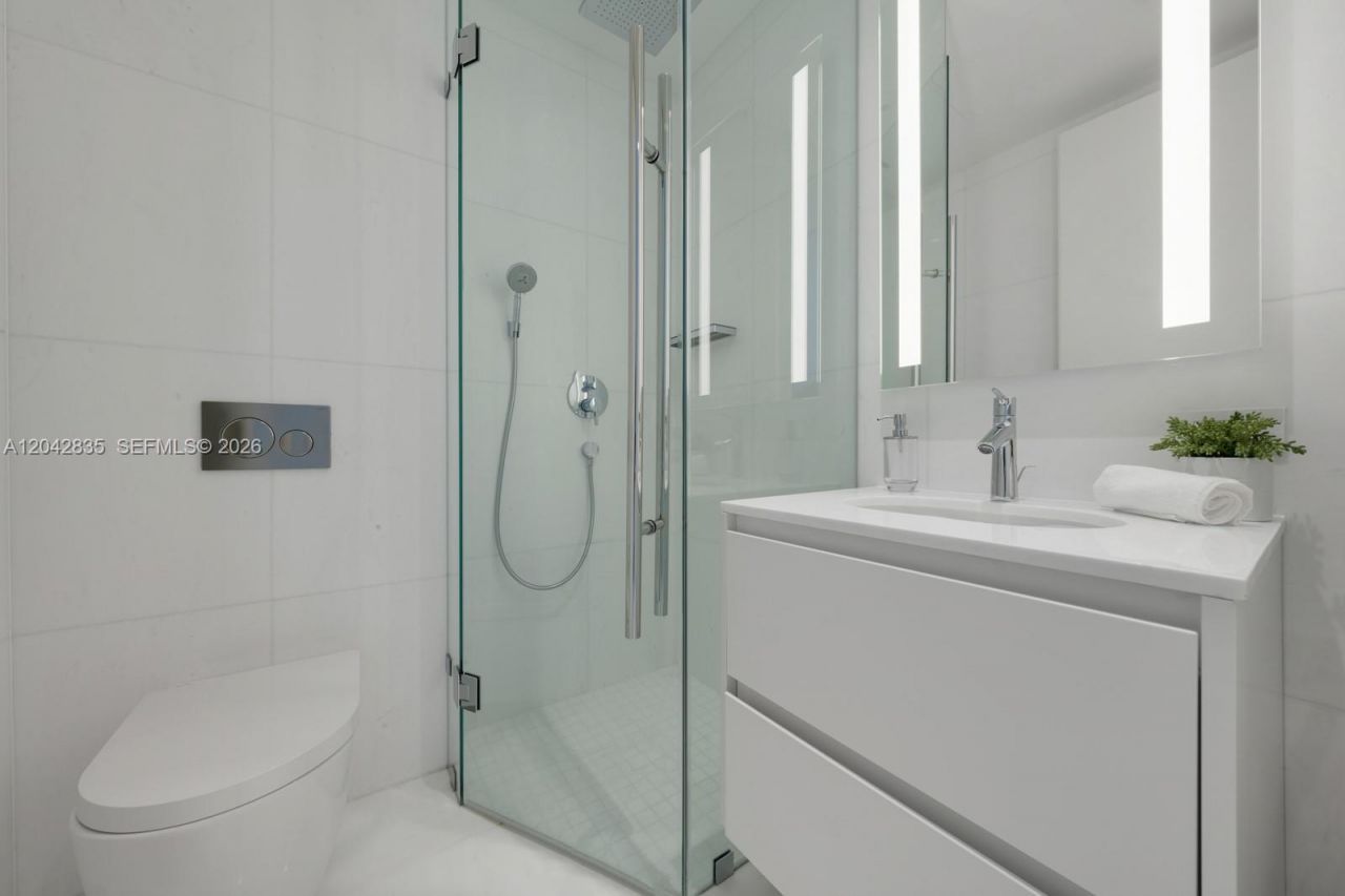 300 Biscayne Boulevard Way , Unit 2701, Miami, FL 33131 Photo