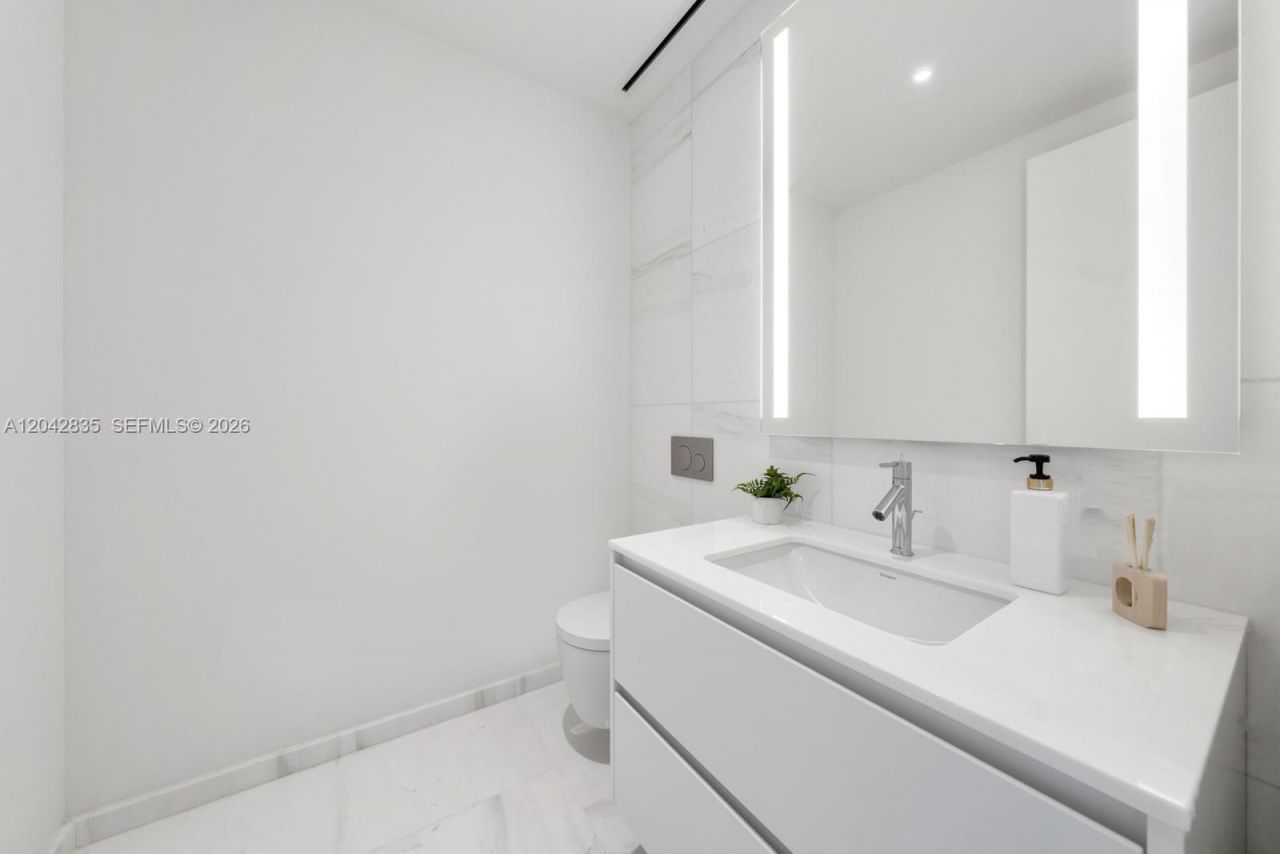 300 Biscayne Boulevard Way , Unit 2701, Miami, FL 33131 Photo