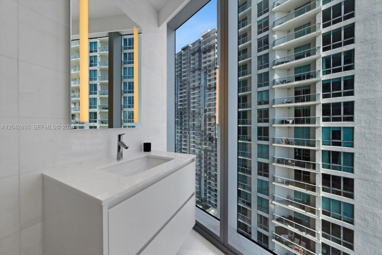 300 Biscayne Boulevard Way , Unit 2701, Miami, FL 33131 Photo