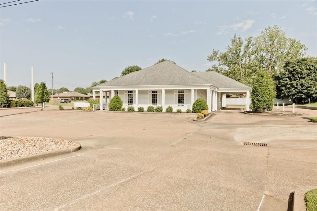 3030 Burlew Boulevard, Owensboro, KY 42303 Main Photo