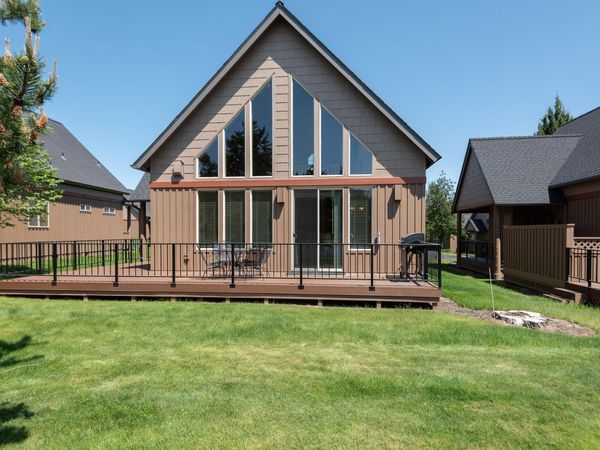 8578 Red Wing Lane, Redmond, OR 97756