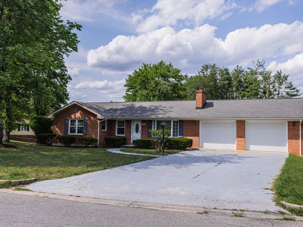 5563 Green Meadow RD , Roanoke, VA 24018