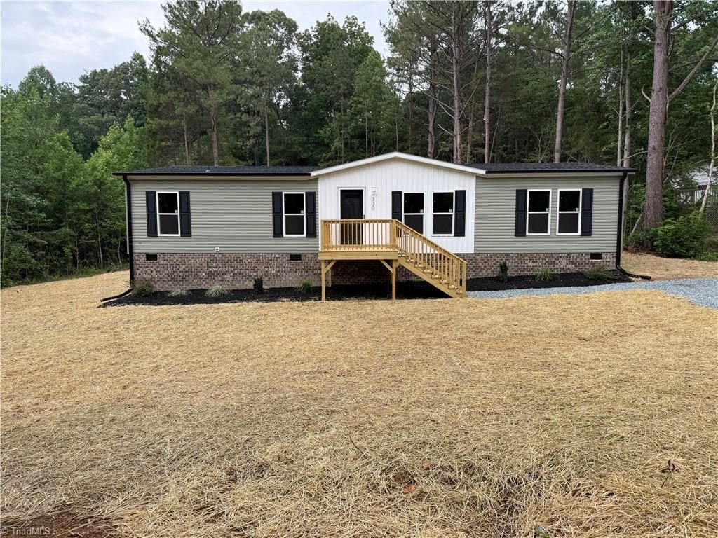 330 Briar Creek Estates, Thomasville, NC 27360 Main Photo