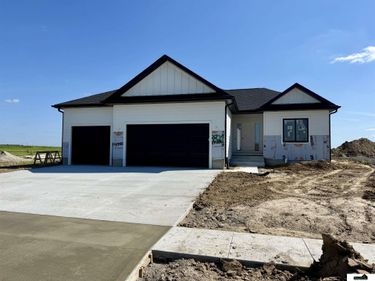 8821 Honeybee Lane, Lincoln, NE 68526