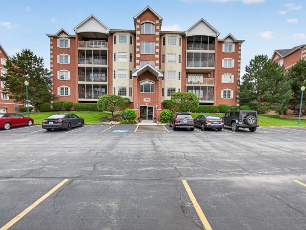 7919 Trinity Circle, Unit 4NW, Tinley Park, IL 60487