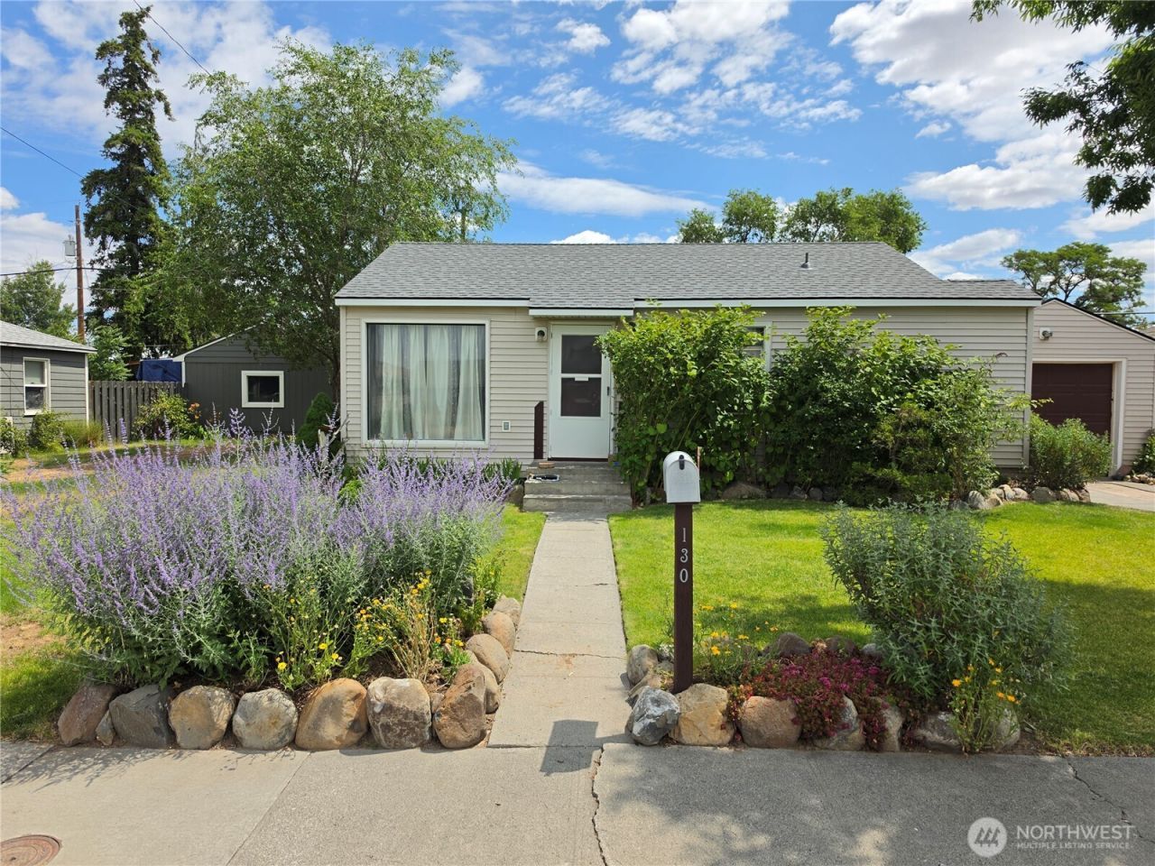130 D Street Ne, Ephrata, WA 98823 Main Photo