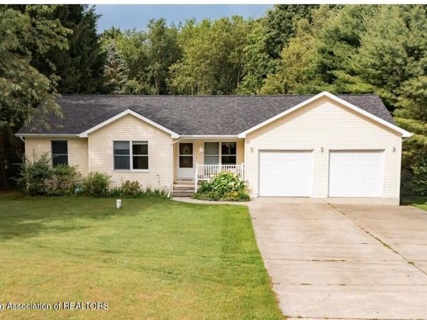 7310 W Victoria Drive, Laingsburg, MI 48848