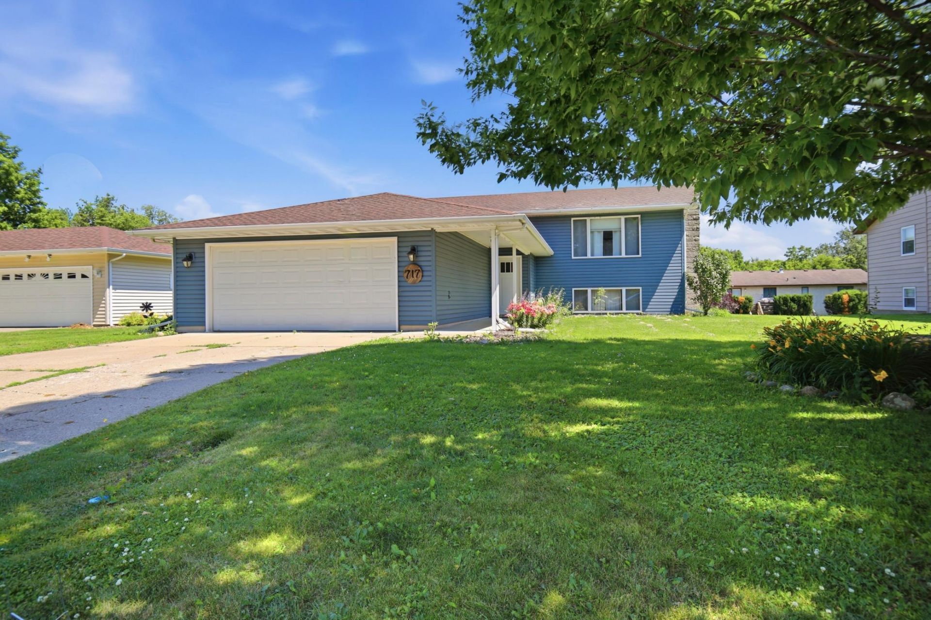 717 Colonial Circle, Faribault, MN 55021 Main Photo
