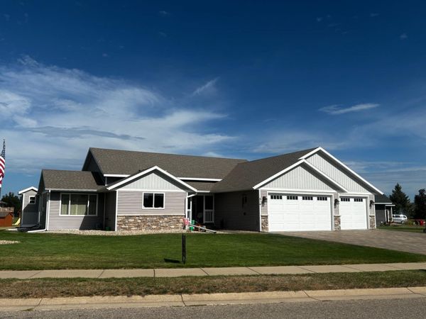 814 Curt Felt Drive, Alexandria, MN 56308