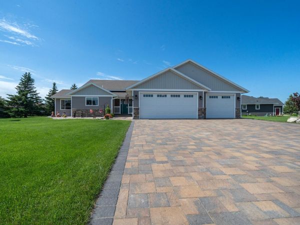 814 Curt Felt Drive , Alexandria, MN 56308