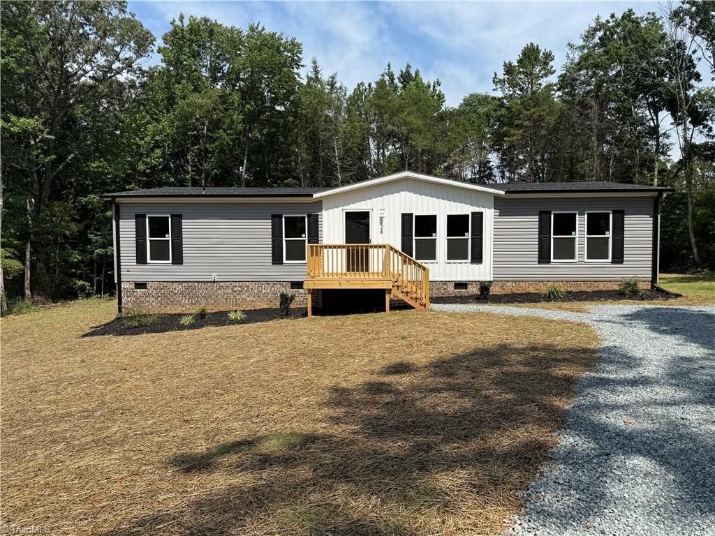 224 Briar Creek Court, Thomasville, NC 27360 Main Photo