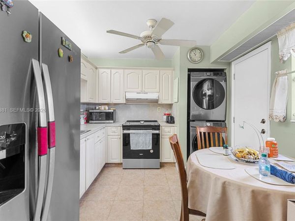 1800 W 54th St , Unit 209, Hialeah, FL 33012