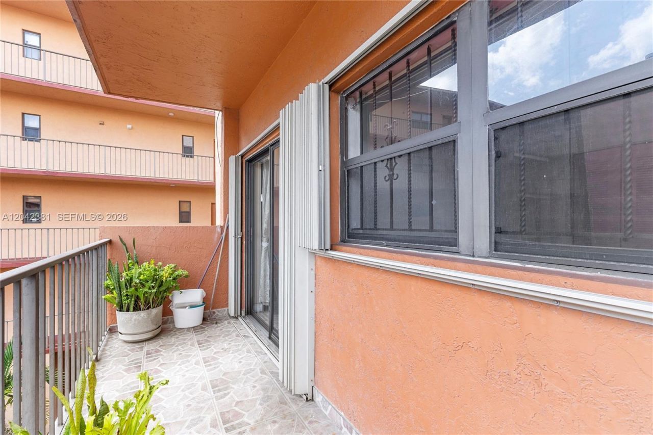 1800 W 54th St , Unit 209, Hialeah, FL 33012 Photo