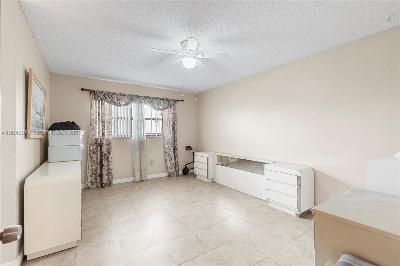 1800 W 54th St , Unit 209, Hialeah, FL 33012 Photo