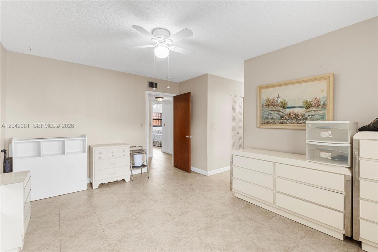 1800 W 54th St , Unit 209, Hialeah, FL 33012 Photo