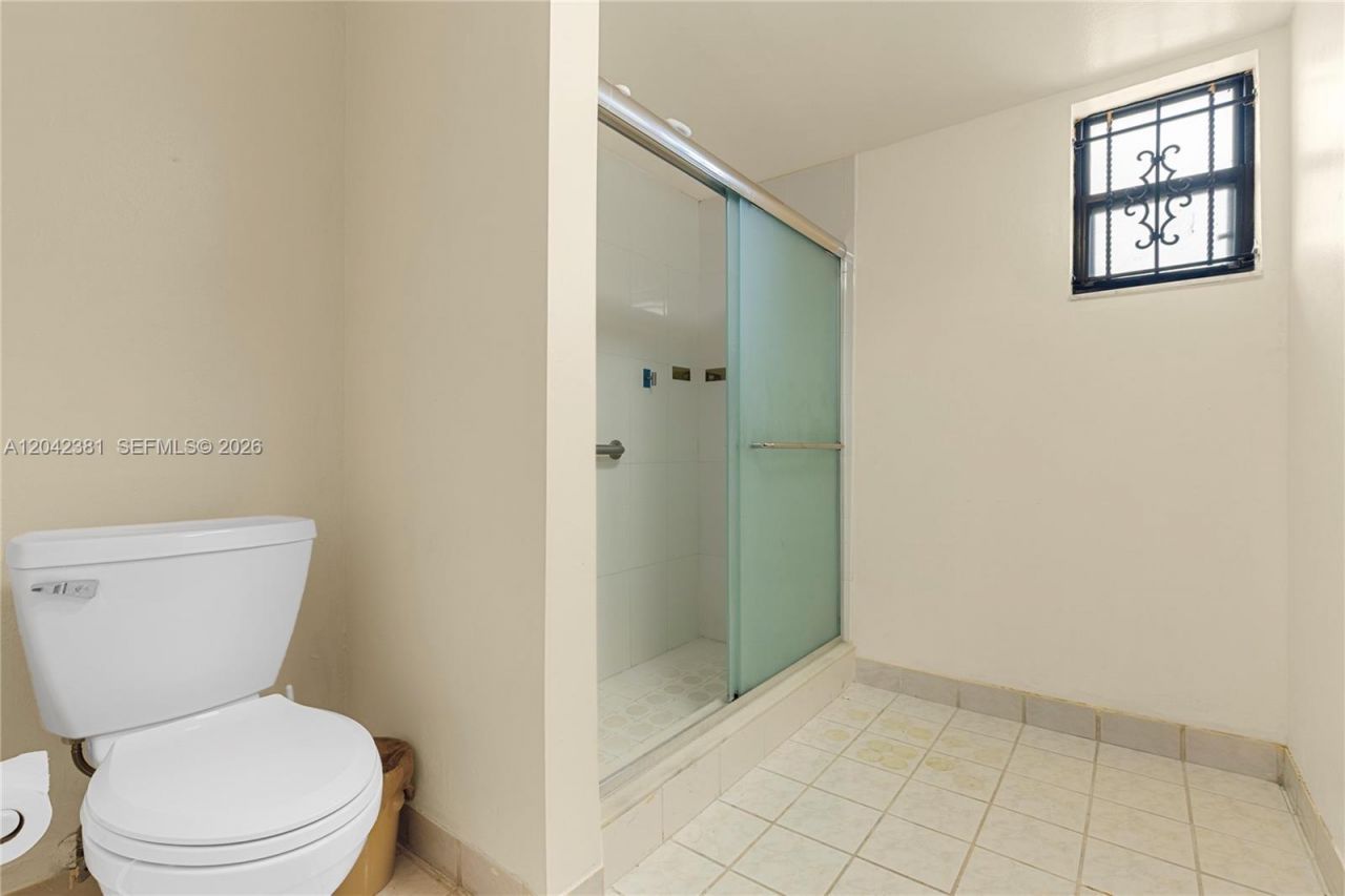 1800 W 54th St , Unit 209, Hialeah, FL 33012 Photo