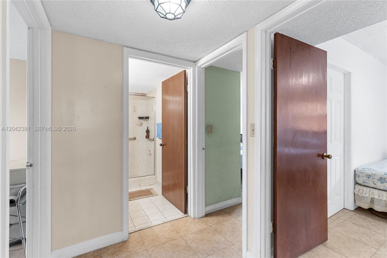 1800 W 54th St , Unit 209, Hialeah, FL 33012 Photo