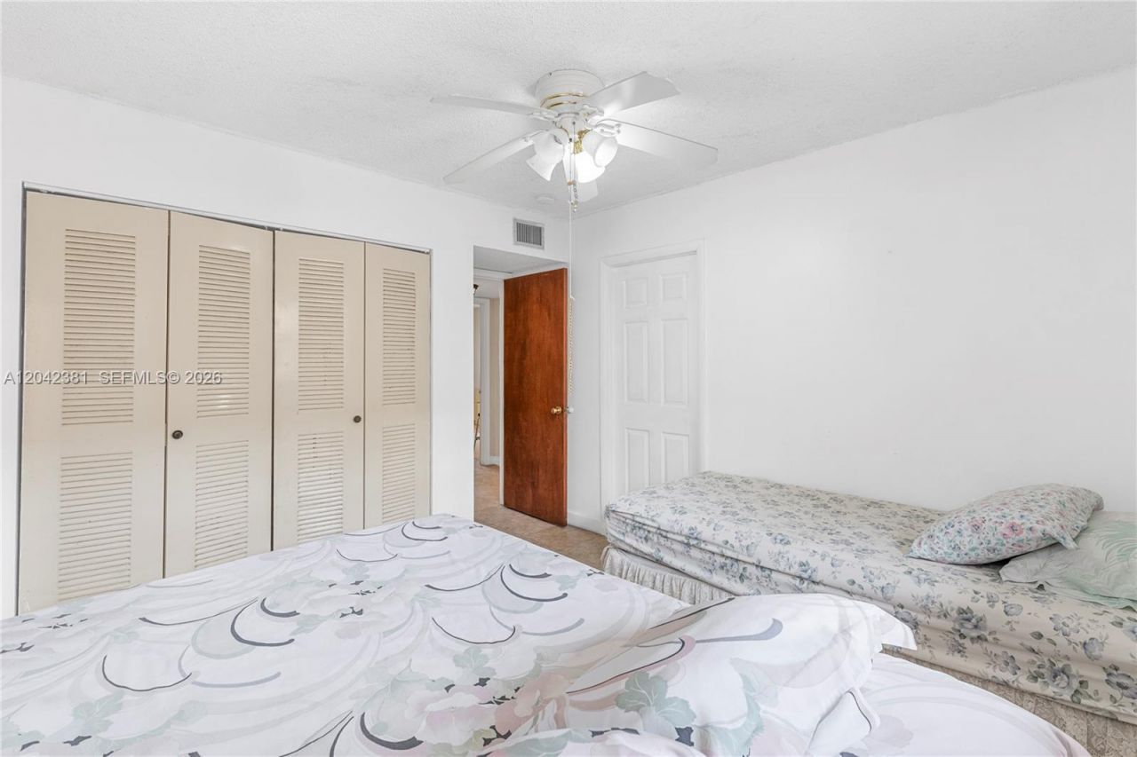 1800 W 54th St , Unit 209, Hialeah, FL 33012 Photo